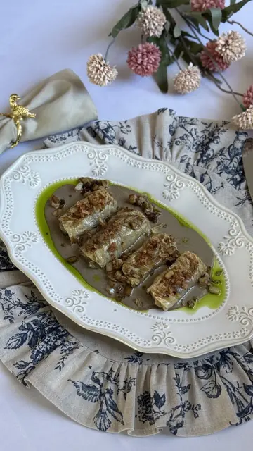 Голубцы с телятиной, трюфельно-грибным соусом и жареными белыми грибами