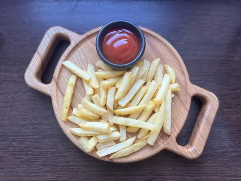 Картофель фри с кетчупом