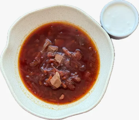 Борщ с говядиной и сметаной